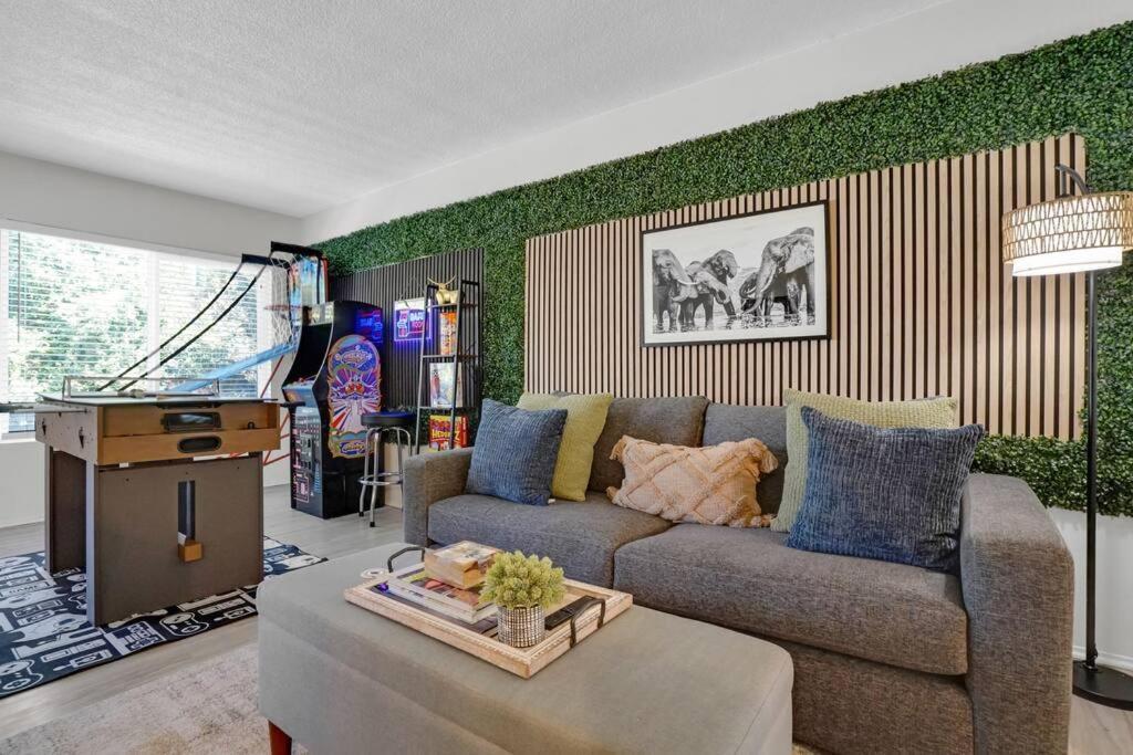 6Th Haven, Arcade, King Bed, Games, 1 Mile To Beaches 长滩 外观 照片