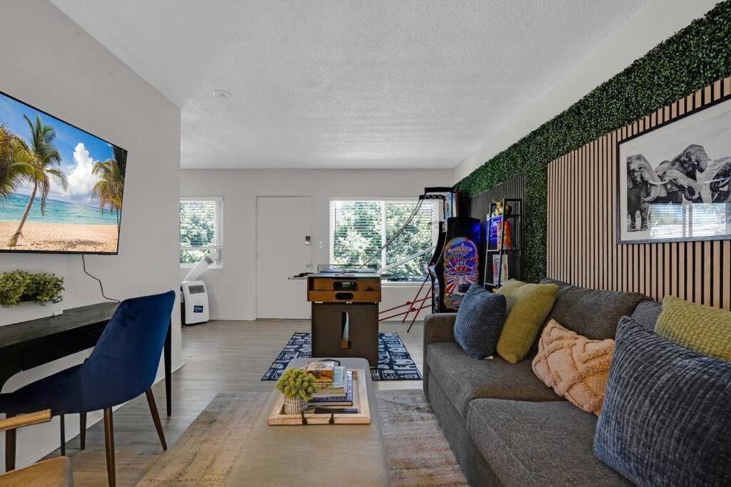 6Th Haven, Arcade, King Bed, Games, 1 Mile To Beaches 长滩 外观 照片
